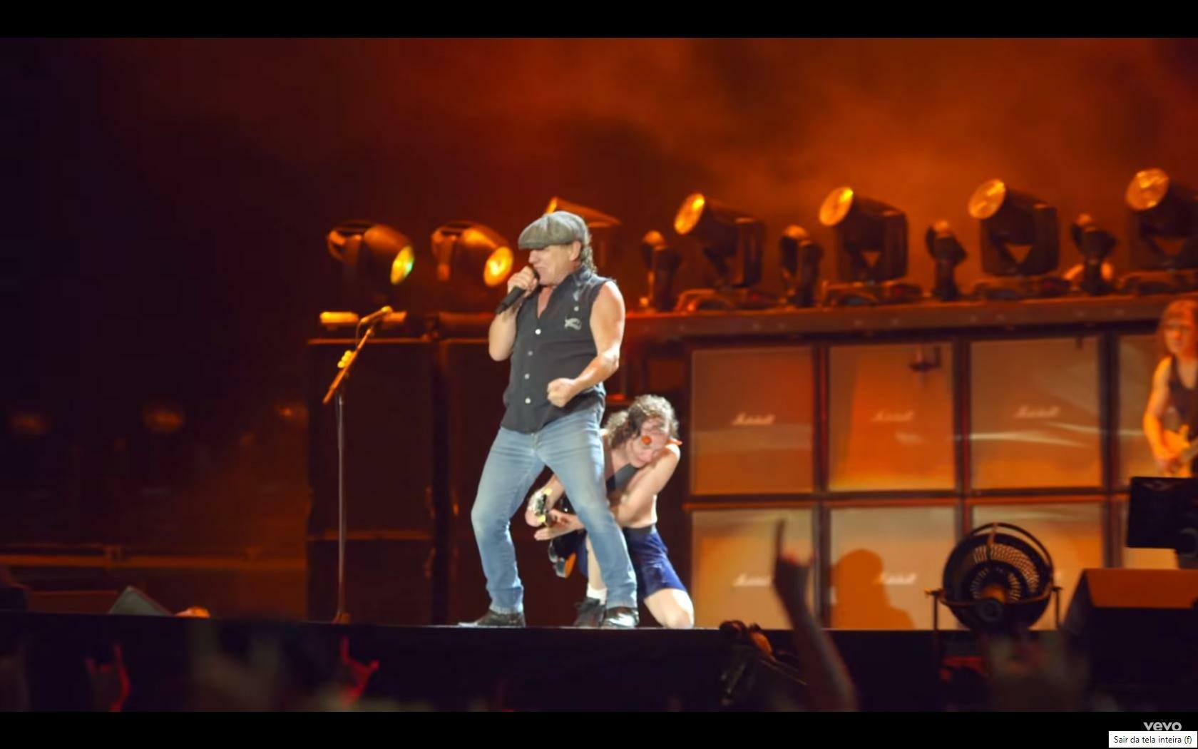 Cantor do AC/DC quase é atingido por canhão e escapa de acidente em show nos EUA - QTU Questões do Universo