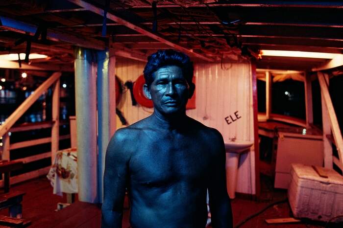 "Barqueiro azul em Manaus", 1992, de Luiz Braga