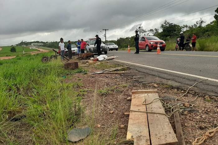 Gustavo, o carroceiro, morreu ainda no local. O cavalo ficou com as patas quebradas. Taxista que causou acidente relatou ter desviado de um veículo que fazia manobras perigosas.