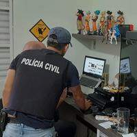 Polícia Civil cumpre mandado de busca e apreensão no Paraná, no âmbito da operação Luz na Infância