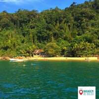 Uma das mais de 120 praias da região de Paraty, que tem mar cor verde-esmeralda.