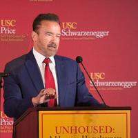 Arnold Schwarzenegger usa a imagem para captar mais recursos ao combate do coronavírus