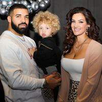 Drake postou pela primeira vez fotos com o filho e a mulher