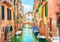 Os célebres canais de Veneza, que encantam turistas apaixonados de todo mundo.