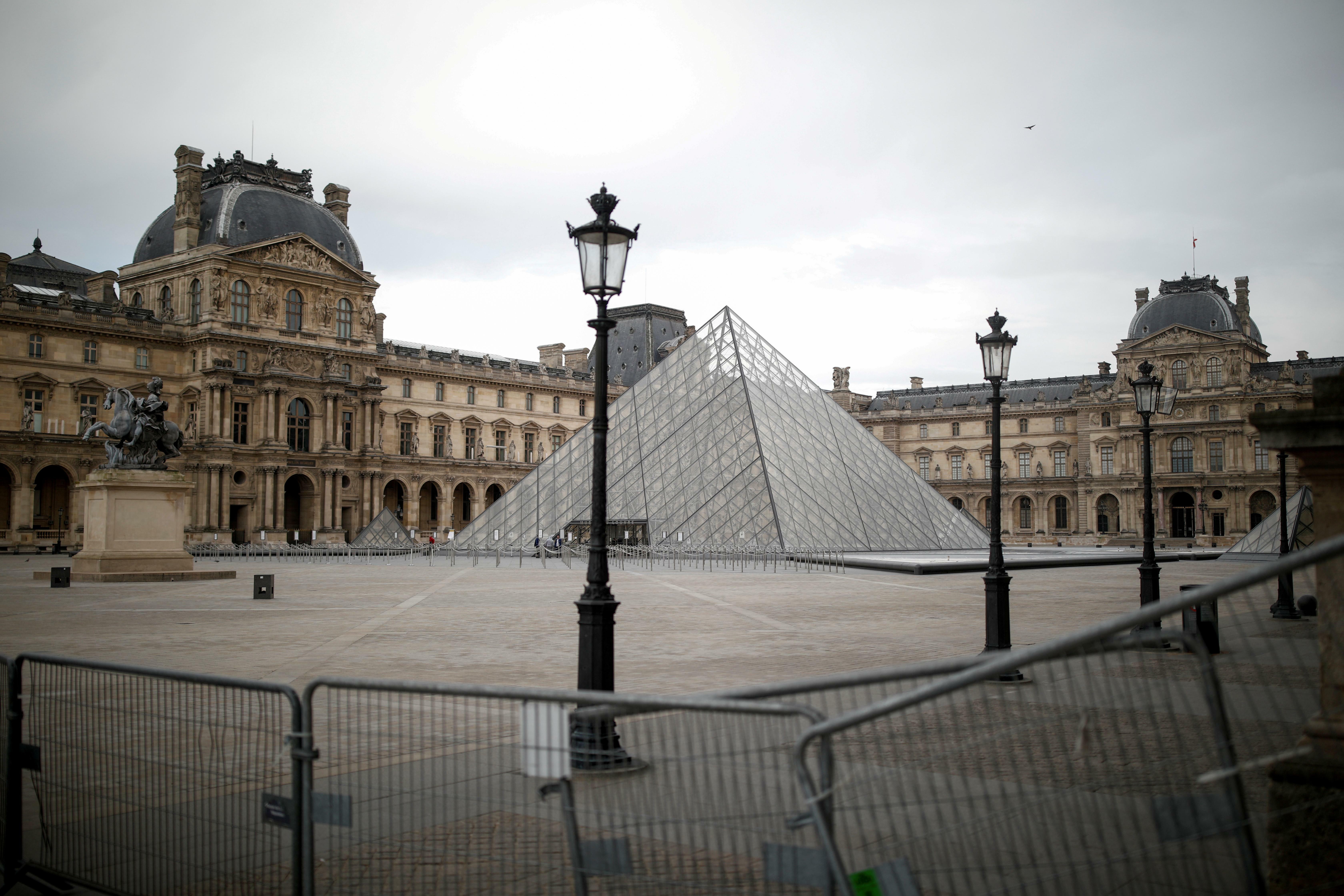 Louvre e outros museus de Paris fecham no sábado por temor de novos confrontos
