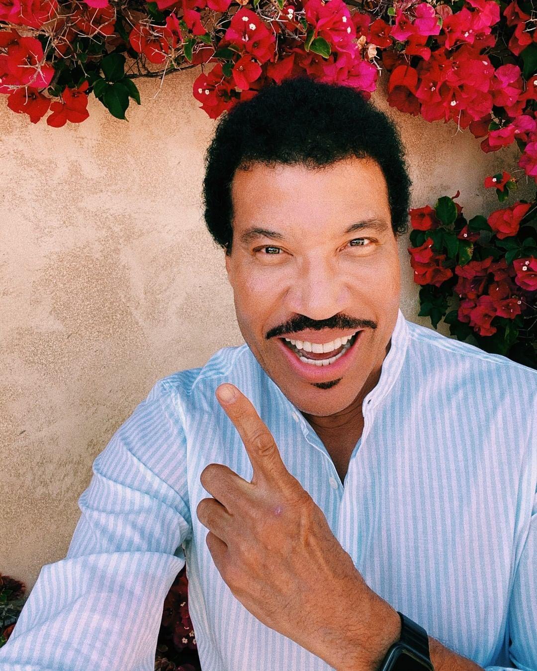 Lionel-Richie.jpg?f=2x1&$p$f=020e8f7&w=7