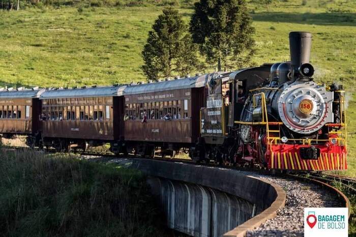 O Trem do Vinho celebra a cultura italiana e realiza degustação ao longo do passeio.
