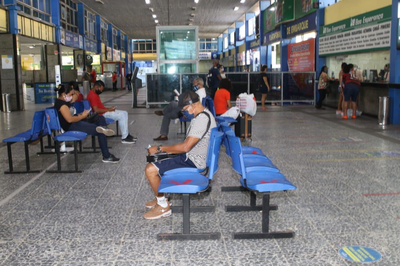 Embarque e desembarque no Terminal Rodoviário