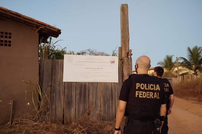 Além de policiais, servidores públicos de secretarias de meio ambiente participam das fraudes com a documentação necessária Além de policiais, servidores públicos de secretarias de meio ambiente participam das fraudes com a documentação necessária