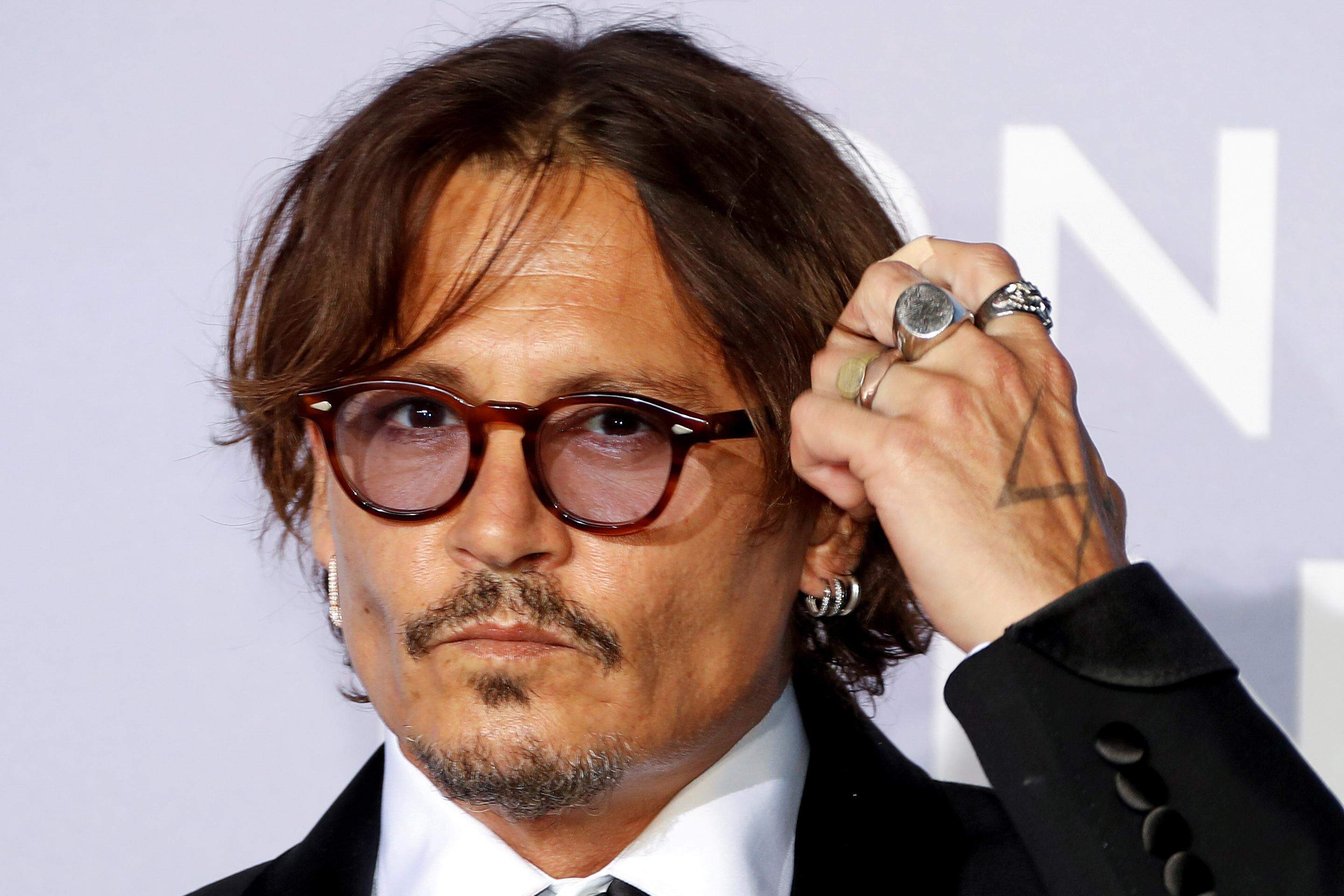 Johnny Depp está namorando advogada casada que o defendeu em processo, diz  site, Celebridades