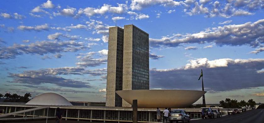 Ministros dizem que lei eleitoral prevalece sobre manobra do Congresso para liberar doações