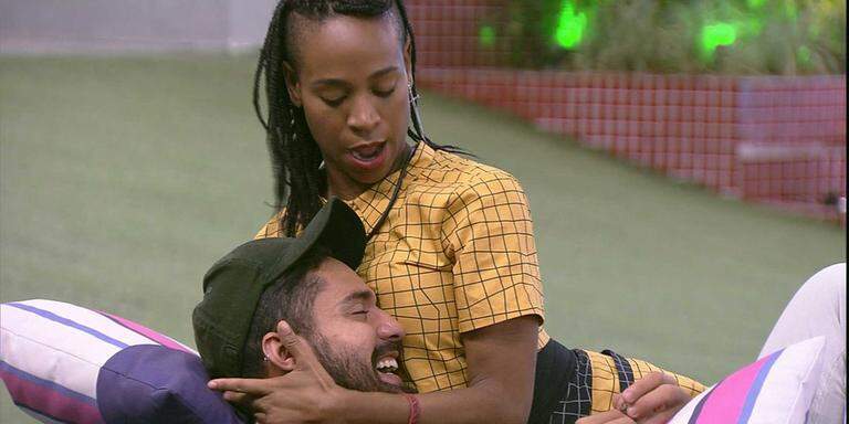 Mae De Arcrebiano Teria Passado Mal Ao Ver Karol Conka Pegando No Brother