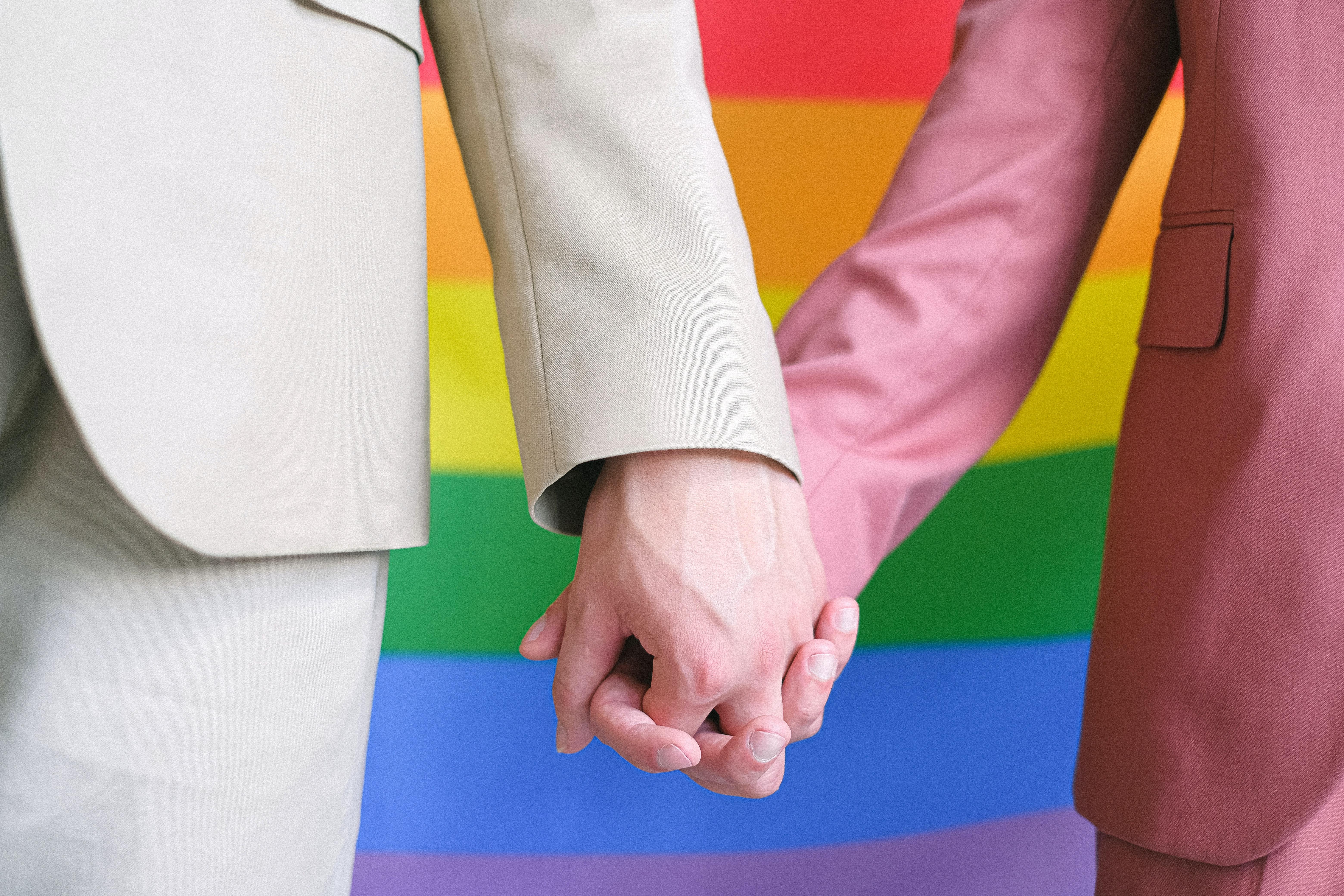 Ativistas LGBTQIA+ são presos em ofensiva do governo pela 'defesa da família'