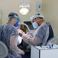 Alunos do curso de Odontologia do Centro Universitário Fibra têm contato com os pacientes a partir dos primeiros semestres
