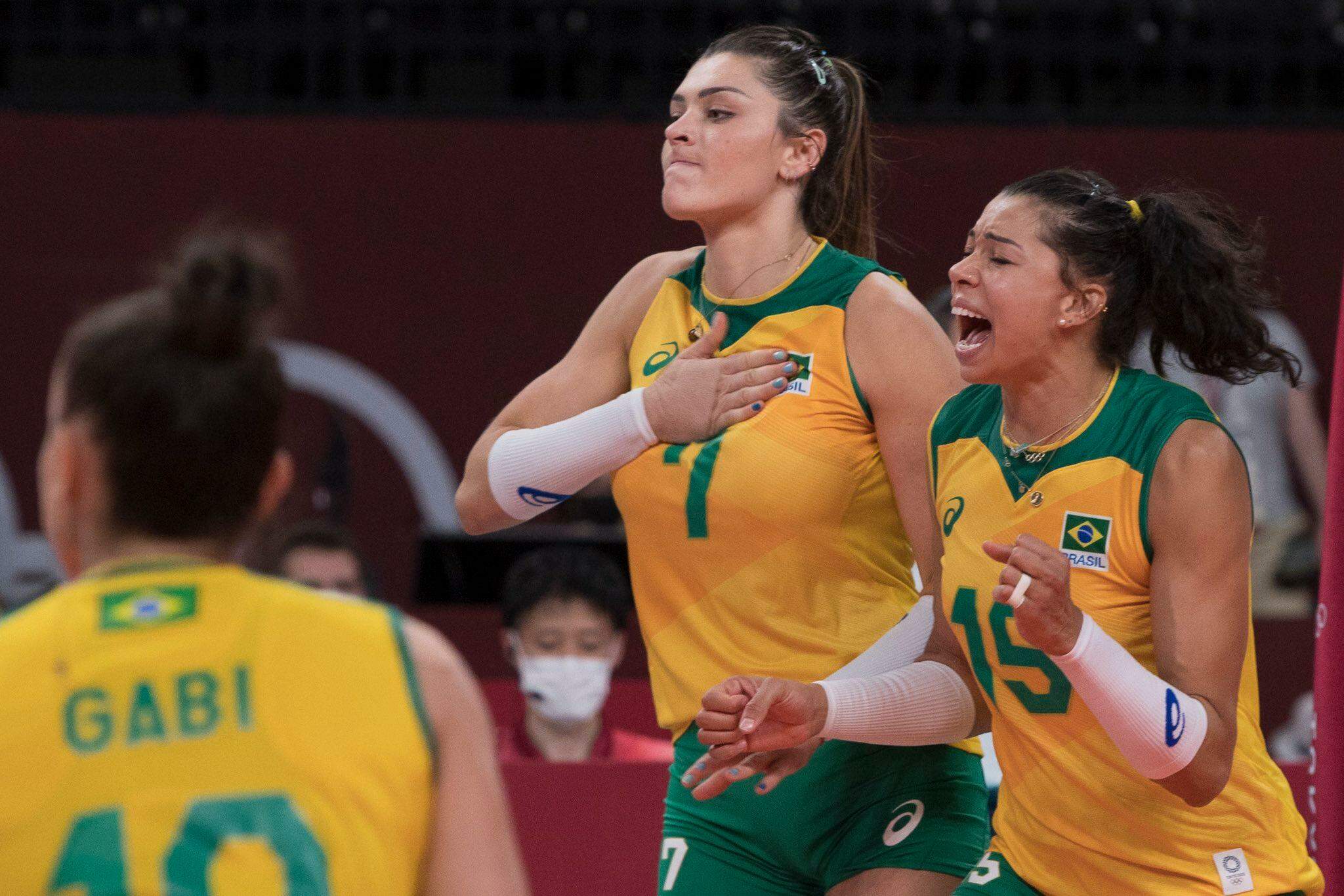 Seleção brasileira feminina de vôlei vence Itália e vai à final do mundial