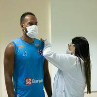 Jogadores do Paysandu recebem segunda dose da vacina contra a covid-19