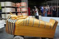 Réplica de sarcófago de Tutancâmon está entre itens da feira