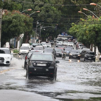 Em Belém, algumas vias ainda sofrem com alagamentos provocados pelo fenômeno meteorológico