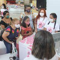 No evento foram montados estandes sobre diversos temas relacionados ao câncer de mama