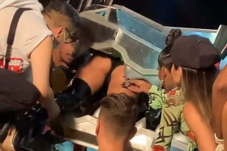 Dá-lhe dentada: Anitta fica presa dentro da boca do Crocodilo e cena repercute na internet | Cultura | O Liberal