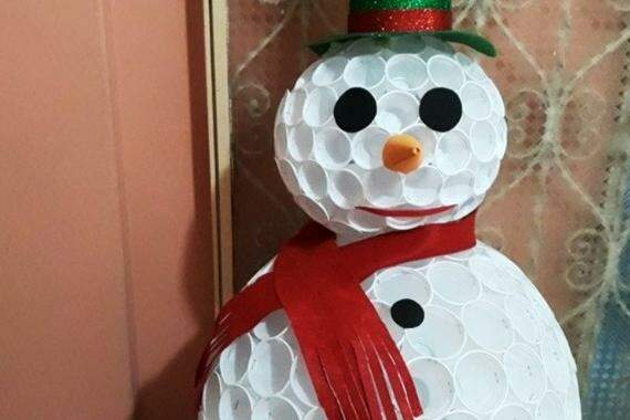 Faça um boneco de neve de copo plástico gastando R$15 e arrase na decoração  de Natal | Economia | O Liberal