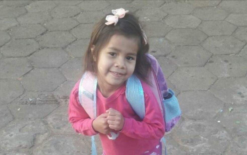 Menina que morreu após ser atingida por bomba é sepultada no Pará