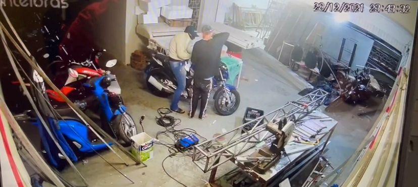 Funcionário terceirizado é preso suspeito de furtar motocicletas de empresa, na Pedreira​