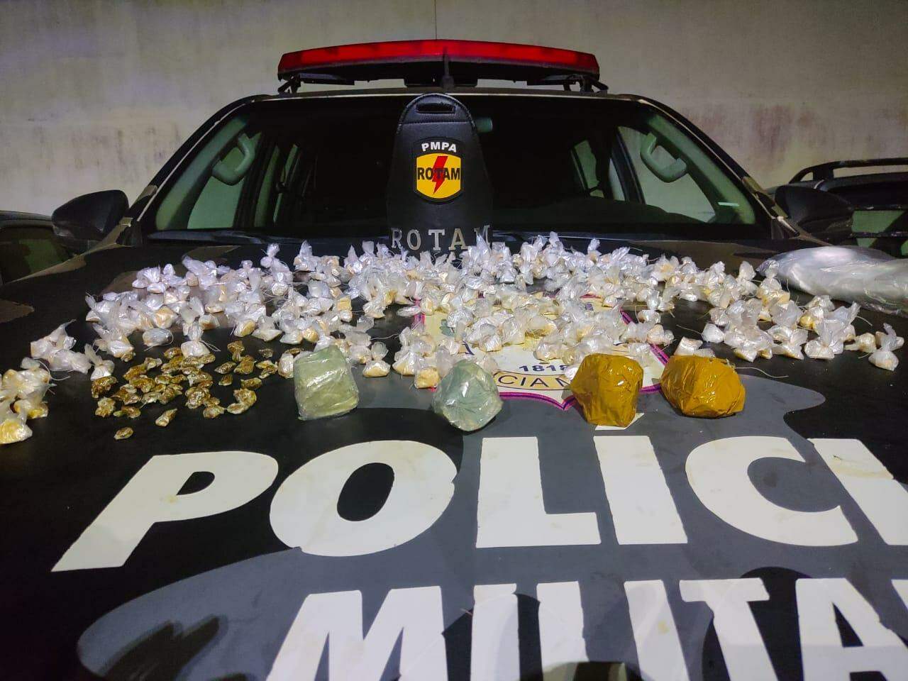 Policiais apreendem 356 porções de drogas no Barreiro