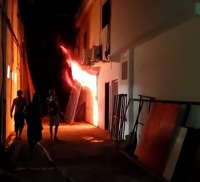 Loja de motocicletas pega fogo na avenida Pedro Miranda, em Belém; assista