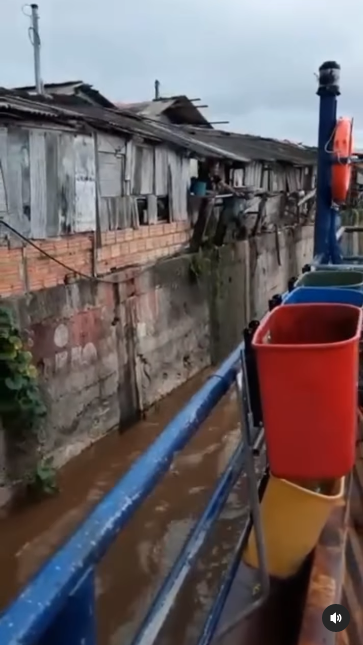 Rebocador desprende de balsa e causa transtornos durante travessia no rio Tapajós