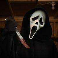 A sinopse conta que agora, um novo assassino veste a máscara do Ghostface e começa a mirar em um grupo de adolescentes