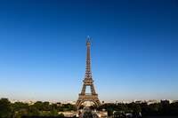 Uma das cidades mais apaixonantes do mundo, Paris e seu cartão postal Torre Eiffel