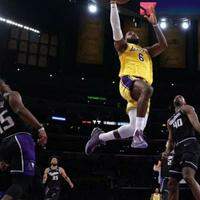 Mesmo com a estrela LeBron James, Lakers perderam quatro dos seus últimos cinco jogos