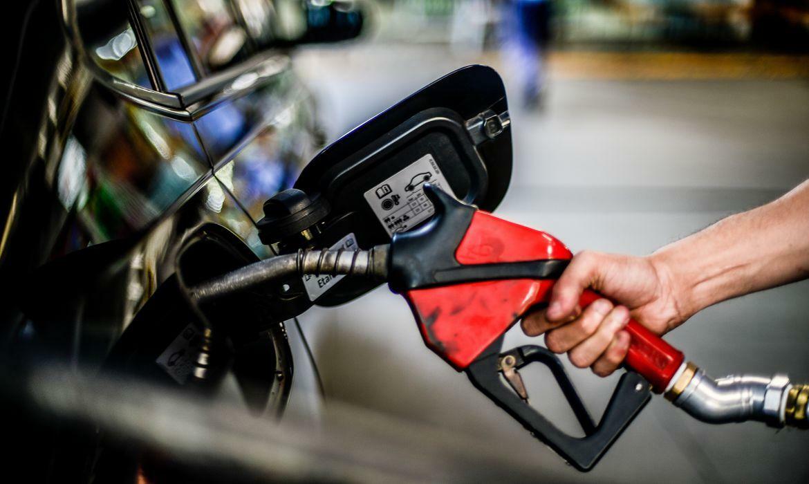 Ministro afirma que equipe econômica ainda discute valores de uma subvenção ao diesel