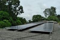 Os painéis solares em operação no Movimento de Emaús quase zeraram as faturas de energia da instituição