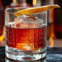 O Old Fashioned possui versões feitas com rum envelhecido e até mesmo tequila