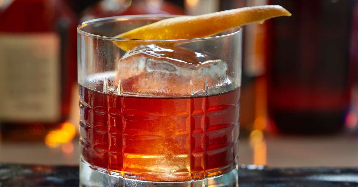 Coquetel: confira como preparar o drink Old Fashioned, feito com whisky ...