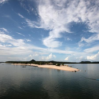 A famosa praia de Alter do Chão, em Santarém, no oeste do Pará, é considerada um dos lugares mais bonitos de água doce do mundo
