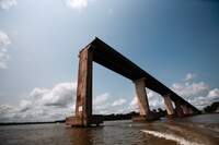 Um dos acidentes mais emblemáticos antes da interdição da ponte de Outeiro foi o desabamento da ponte sobre o rio Moju