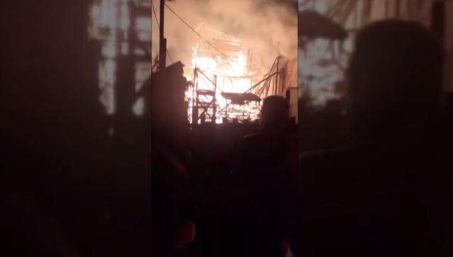 Incêndio destrói casa de madeira no bairro do Marco