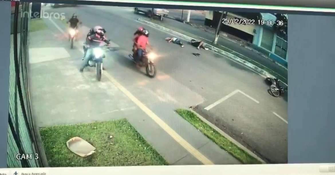 Câmeras registram momento em que mulher é atropelada; vítima não resistiu