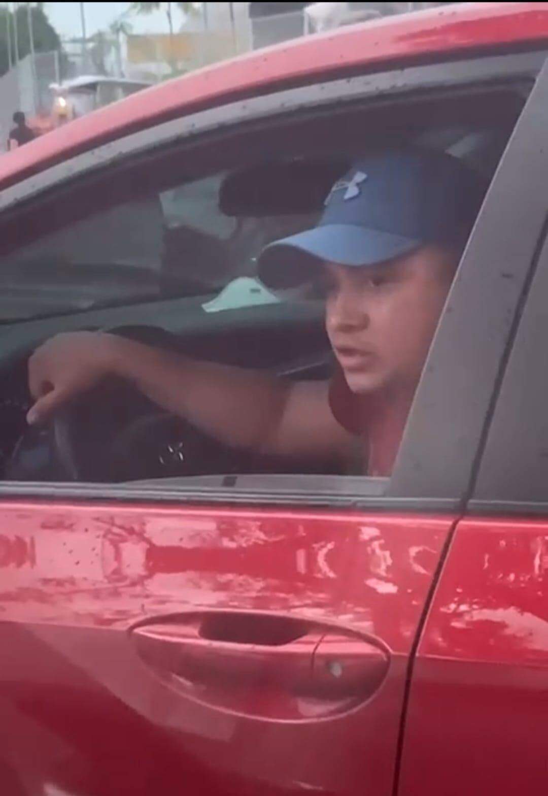Homem ameaça motorista no trânsito em Icoaraci