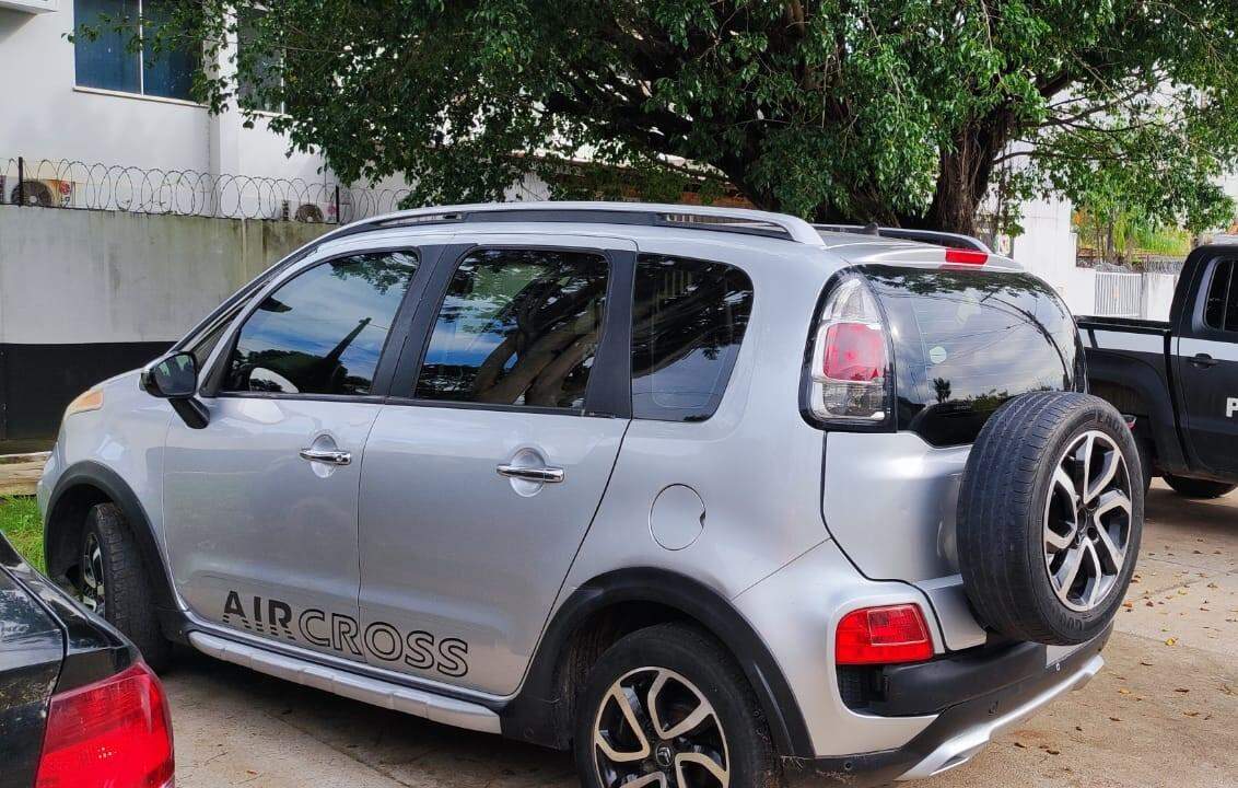 Militares do Batalhão de Polícia Rodoviária recuperaram um carro roubado, em Marabá