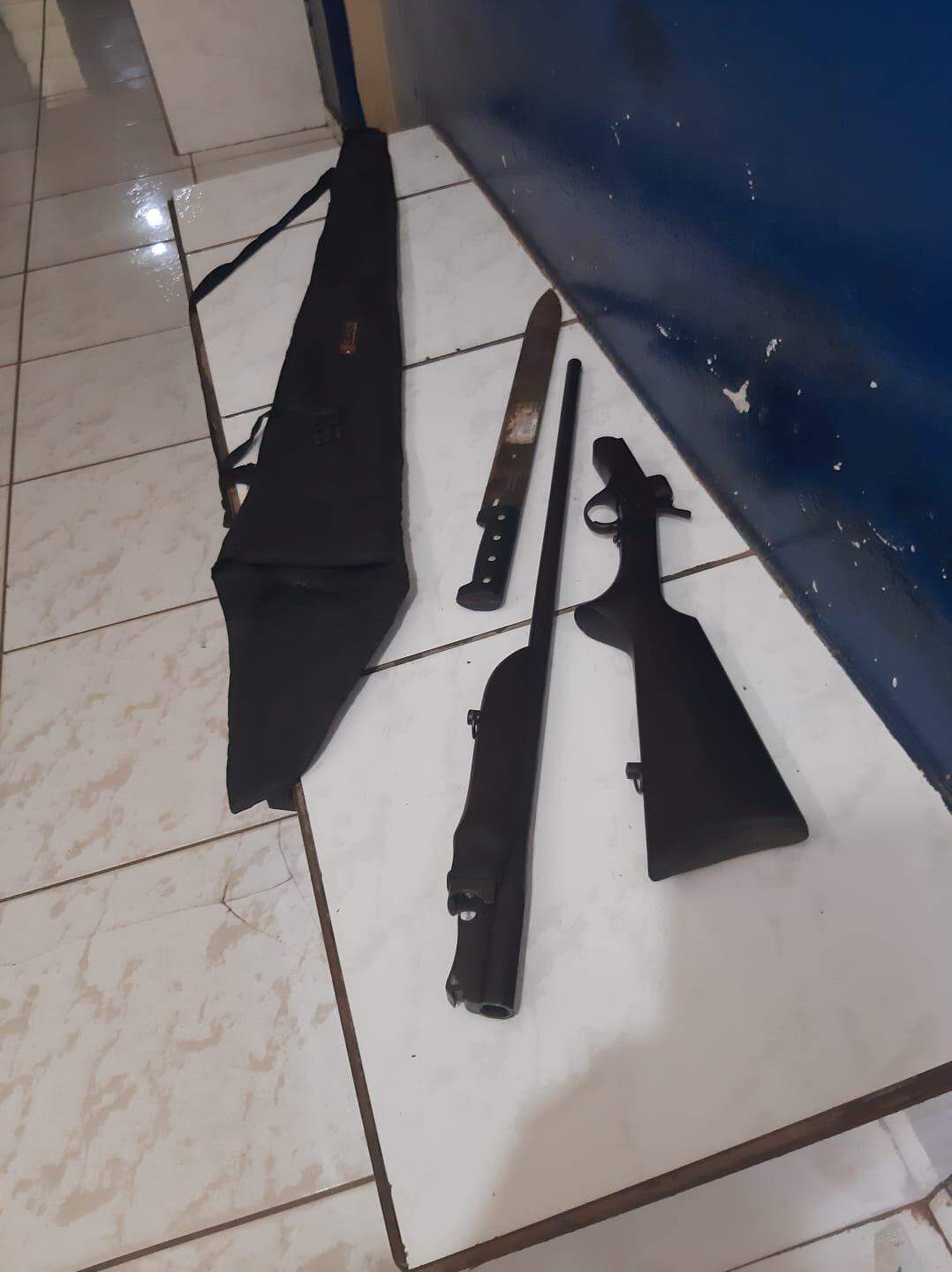 Polícia Militar encontra espingarda dentro de um colchão, em terminal rodoviário, no Pará