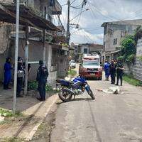 Homicídio no bairro do Guamá. Vítima levou cinco tiros. Polícia Científica confirmou assassinato.