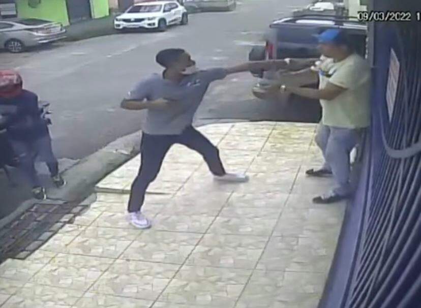 Motorista reage a assalto e acaba baleado na Cidade Nova