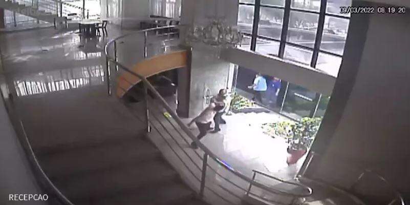 Morador que agrediu síndico fala sobre os motivos que o levaram a agir com violência e pede desculpas​