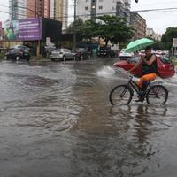 Chuva forte em Belém assusta moradores e deixa áreas alagadas