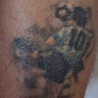 Tatuagem de Maradona ajuda jornalistas sul-americanos a siarem da prisão
