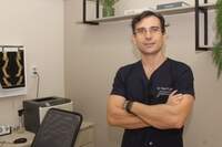 O cirurgião de coluna, Dante Giubilei, pontua que agora as terminações nervosas podem ser monitoradas nas cirurgias